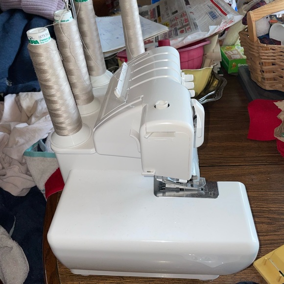 Small surger by baby lock - Picture 4 of 4